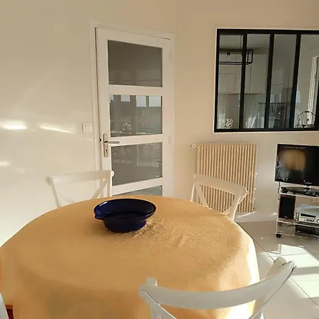 Apartament Bel Avec Parking Wifi Au Centre-ville De - Ref 938